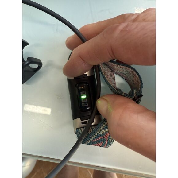 Lot of 4 Fitness Trackers 2 Fitbit Some Working As Is Striiv And mota - Picture 3 of 12